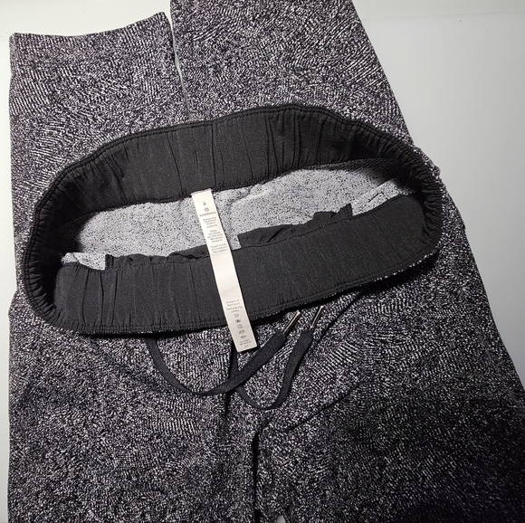 🇨🇦 Lululemon Black & Grey Jogger Pants - Picture 6 of 16